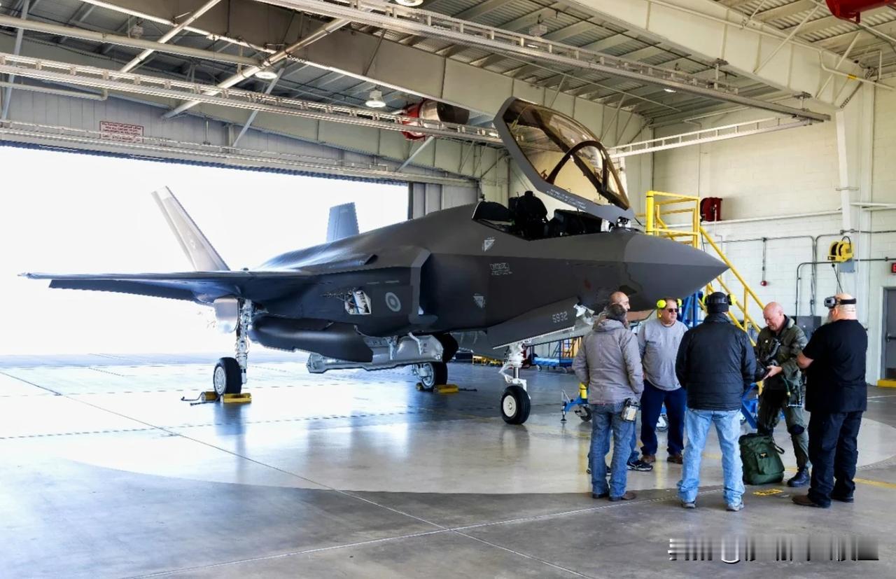 芬兰空军第一架F-35A战斗机已于2025年10月在美国洛克希德·马丁公司工厂完