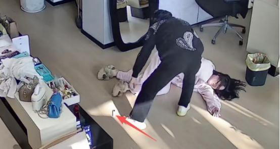 被父母暴打后签“买断协议”，河南女孩彻底断亲！  4月1日那天，矛盾彻底爆