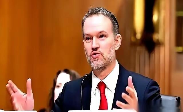 美国拉着50多个国家，想逼我们交出稀土。我们同意了，暂停出口管制。但就在4月9号