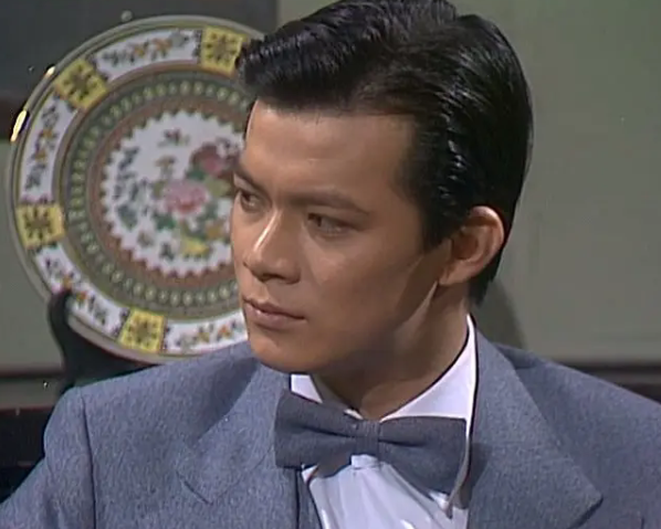 黄日华说他最害怕的女人是郑裕玲1981年，19岁的黄日华刚刚从TVB培训班毕业