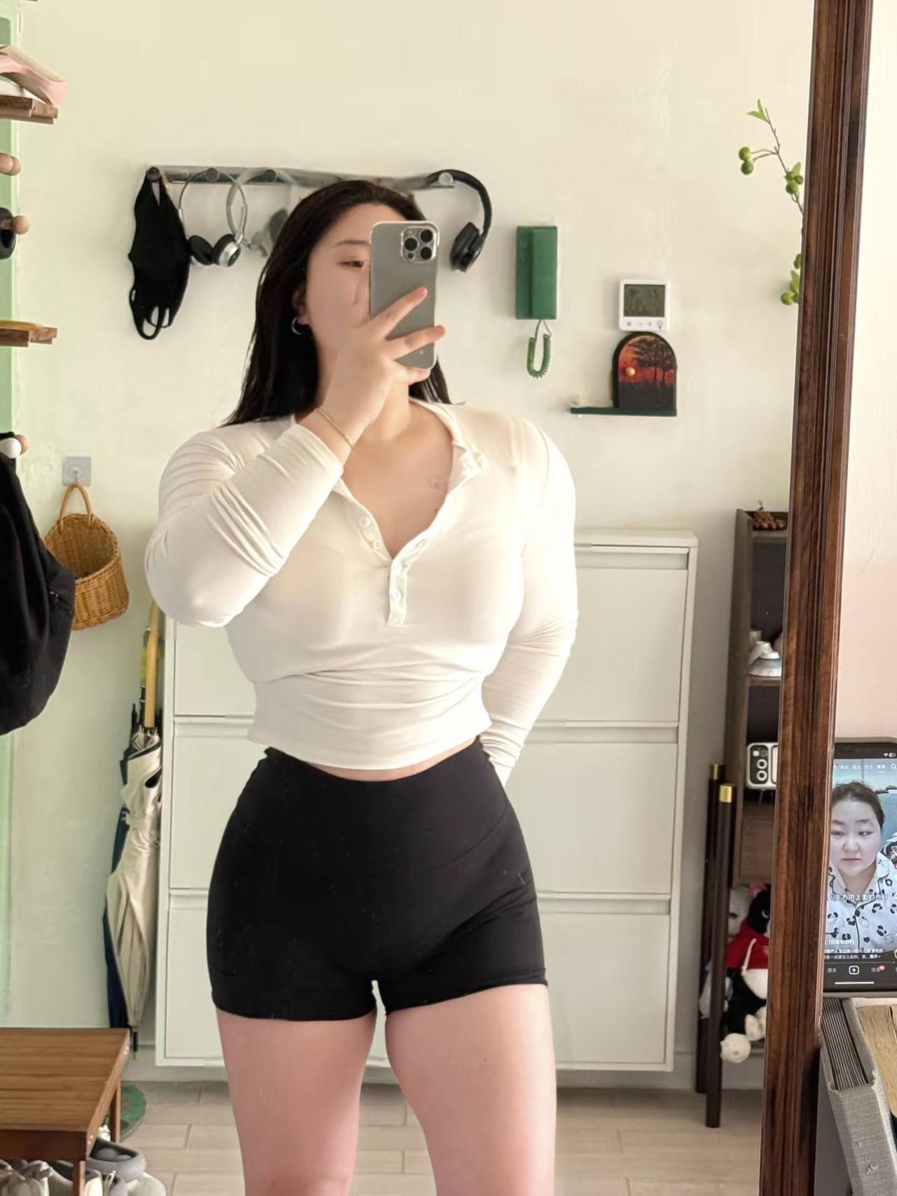 人们往往把少年的勇气称为叛逆成年人的妥协称为沉稳身材管理