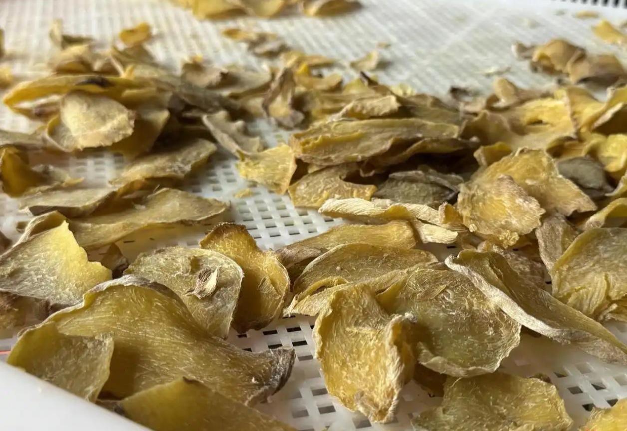 4毛变千元！云南施甸黑作坊用芭蕉芋炮制“毒天麻”被端导语：3月22日，云南保