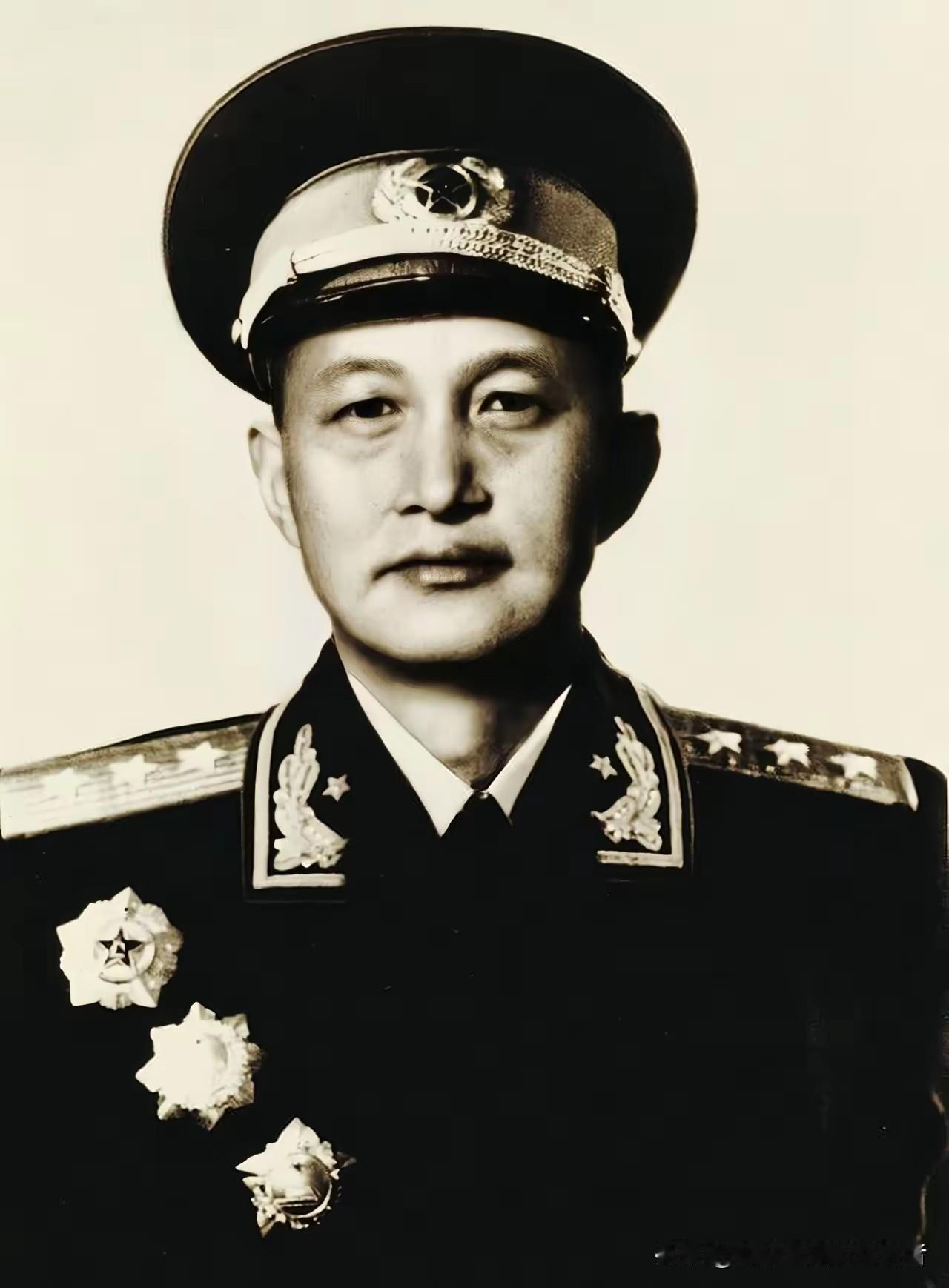 长征路上，开国上将洪学智带着部队爬雪山，有6位红军战士被冻死了。洪学智不忍心舍弃