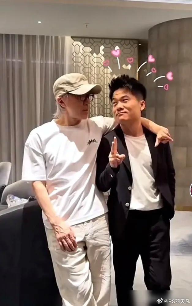 周星驰问董宇辉我还能演戏吗，这话一出口，我心里咯噔一下董宇辉愣了几秒，没直接回答
