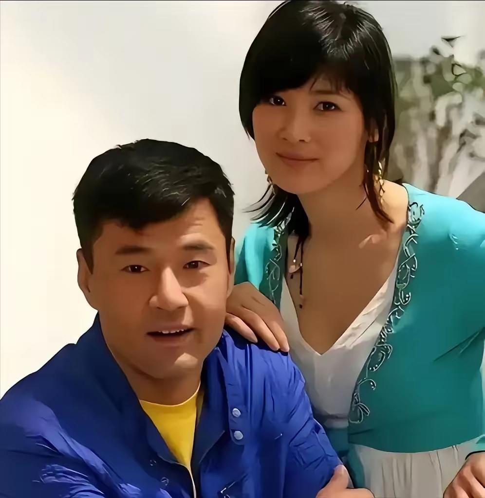 63岁的于荣光，结婚35年，没绯闻，钱全交，回家还做饭，结果老婆王玉苓铁了心要离