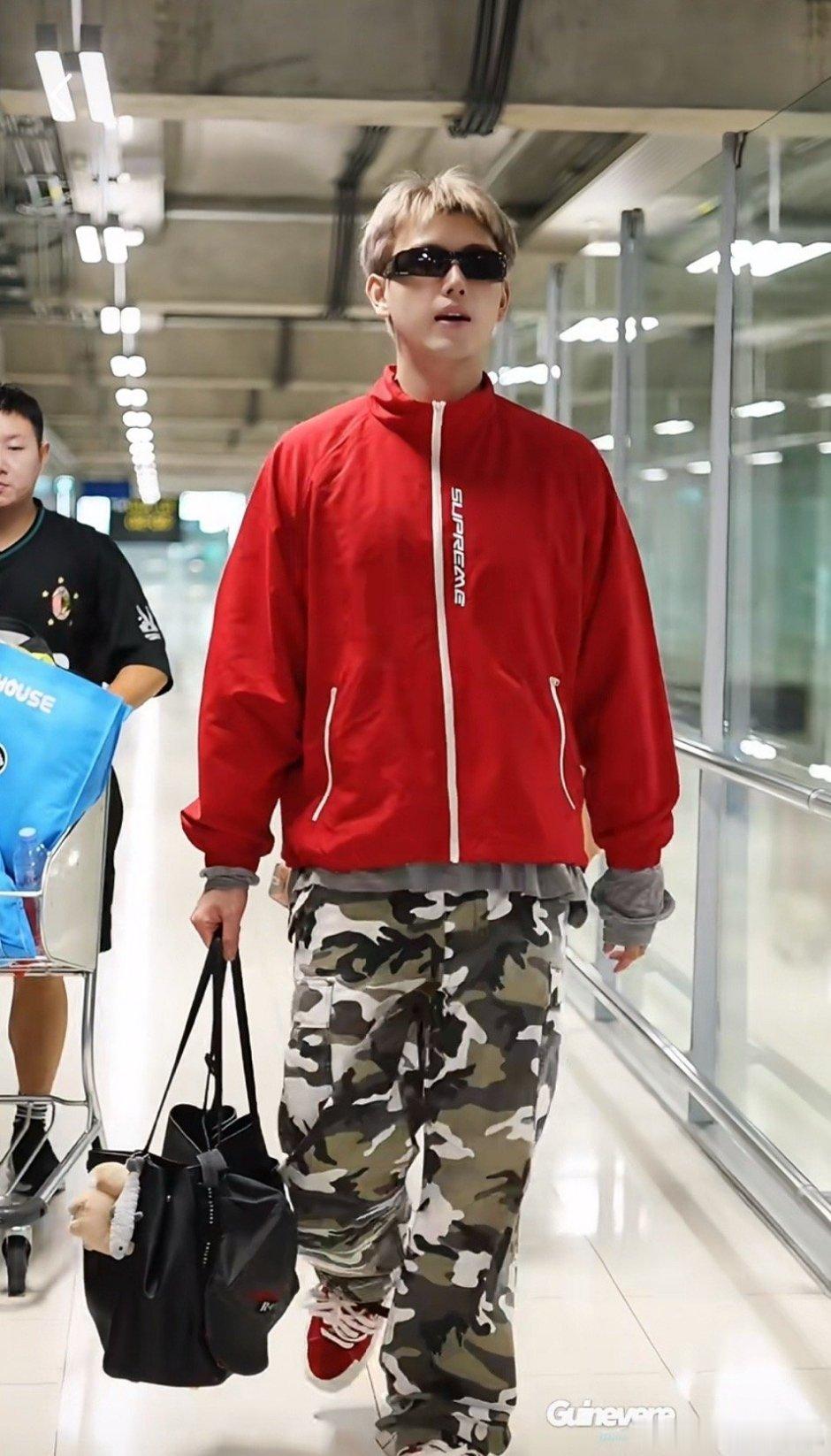 阿瑟咱减减肥，不是嘿你是真的有点肿了，健健身吧​​​