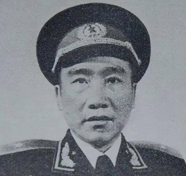1955在举行授衔仪式之际，他竟猛地一把扯下肩章，而后扬长离去，紧接着便立下了