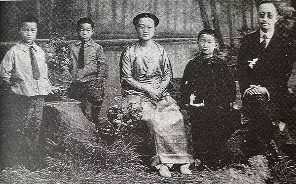 1924年，一个消息在北京文人圈子里悄悄传开——章士钊，在外面养了个歌女。