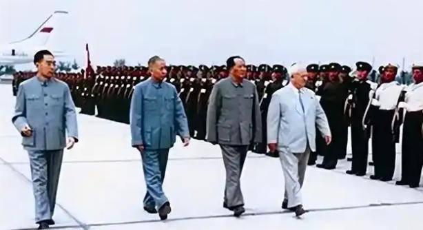 赫鲁晓夫对中国有3大贡献：把斯大林时期赖着不给的旅顺港归还，为中国提供上百万吨粮