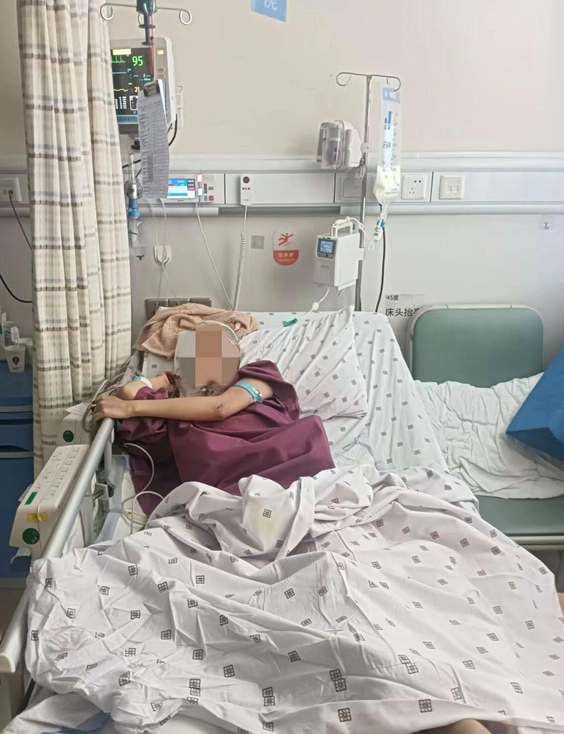 嘉兴秀洲20岁务工女子高层跌落，树木绿化带缓冲保住性命，辖区警方介入核查