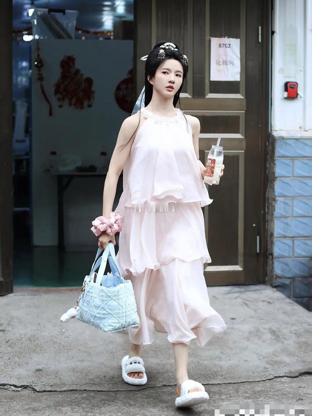 明明是同一条裙子，咋有一条这么像山寨的😓