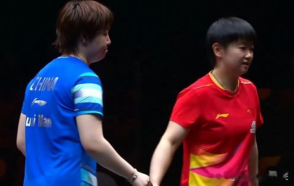 莎莎的伤情报告出来了，脚踝韧带拉伤加上足底筋膜炎，医生直接要求禁足。一看这诊断，