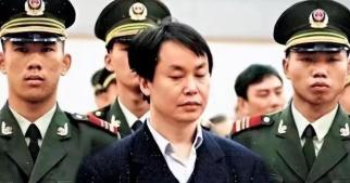 2009年，公安部原部长助理郑少东落马，当年他51岁，曾被誉为警界少帅，却被奢靡