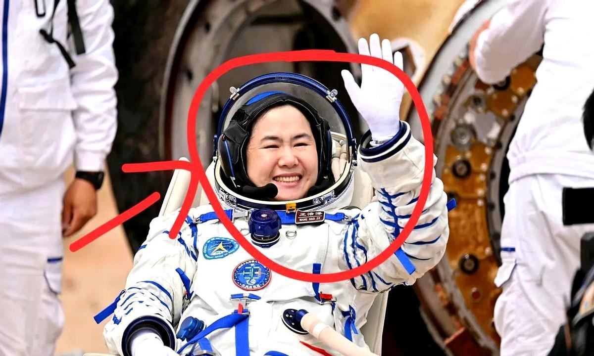 看完之后我妆都要哭花了三位航天英雄延迟回家不是最重要的当我看到女航天员王浩泽
