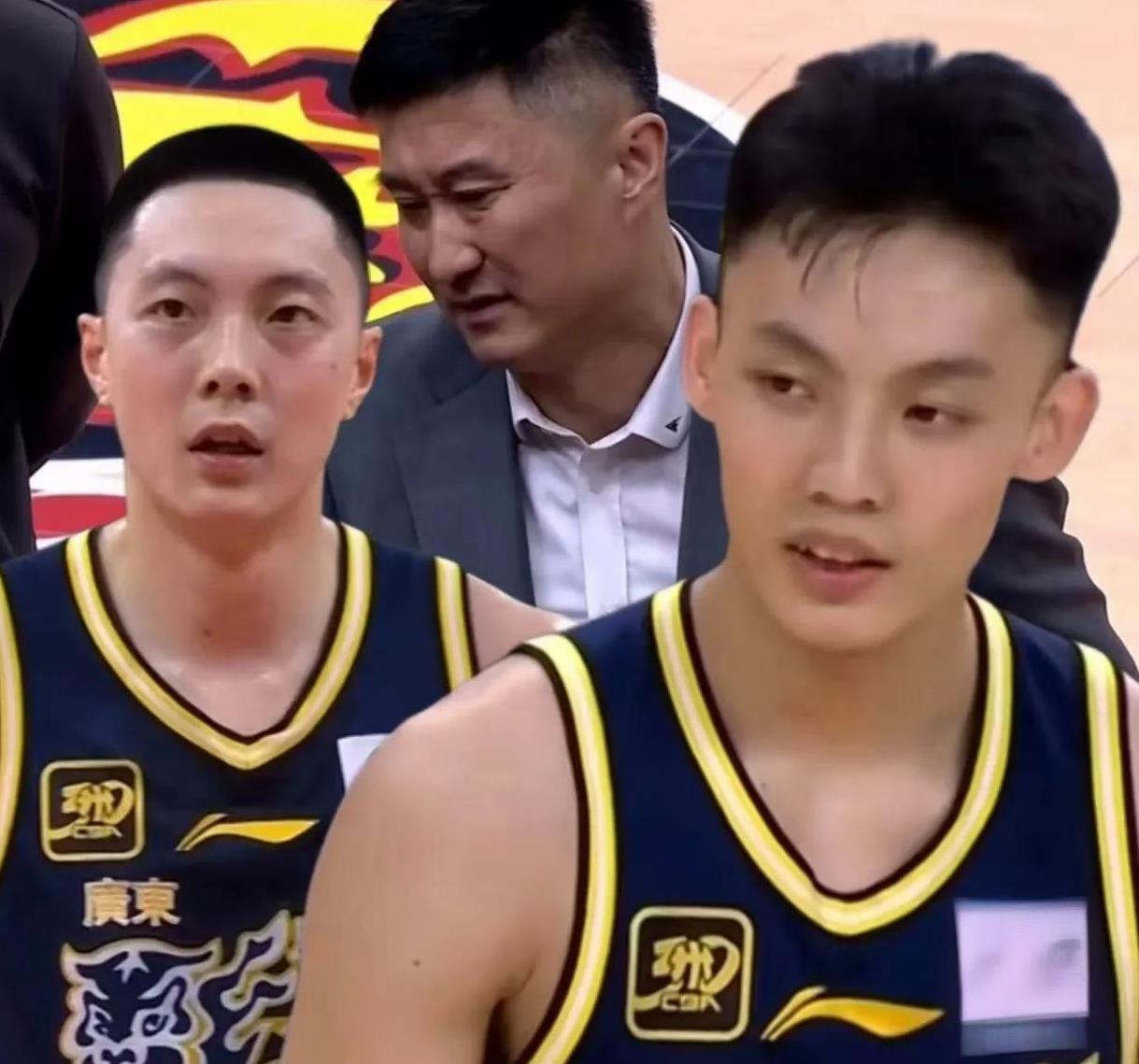 广东男篮现在最难的，不是徐杰被前女友爆出丑闻事件；也不是徐昕要解约事件；更不是吉