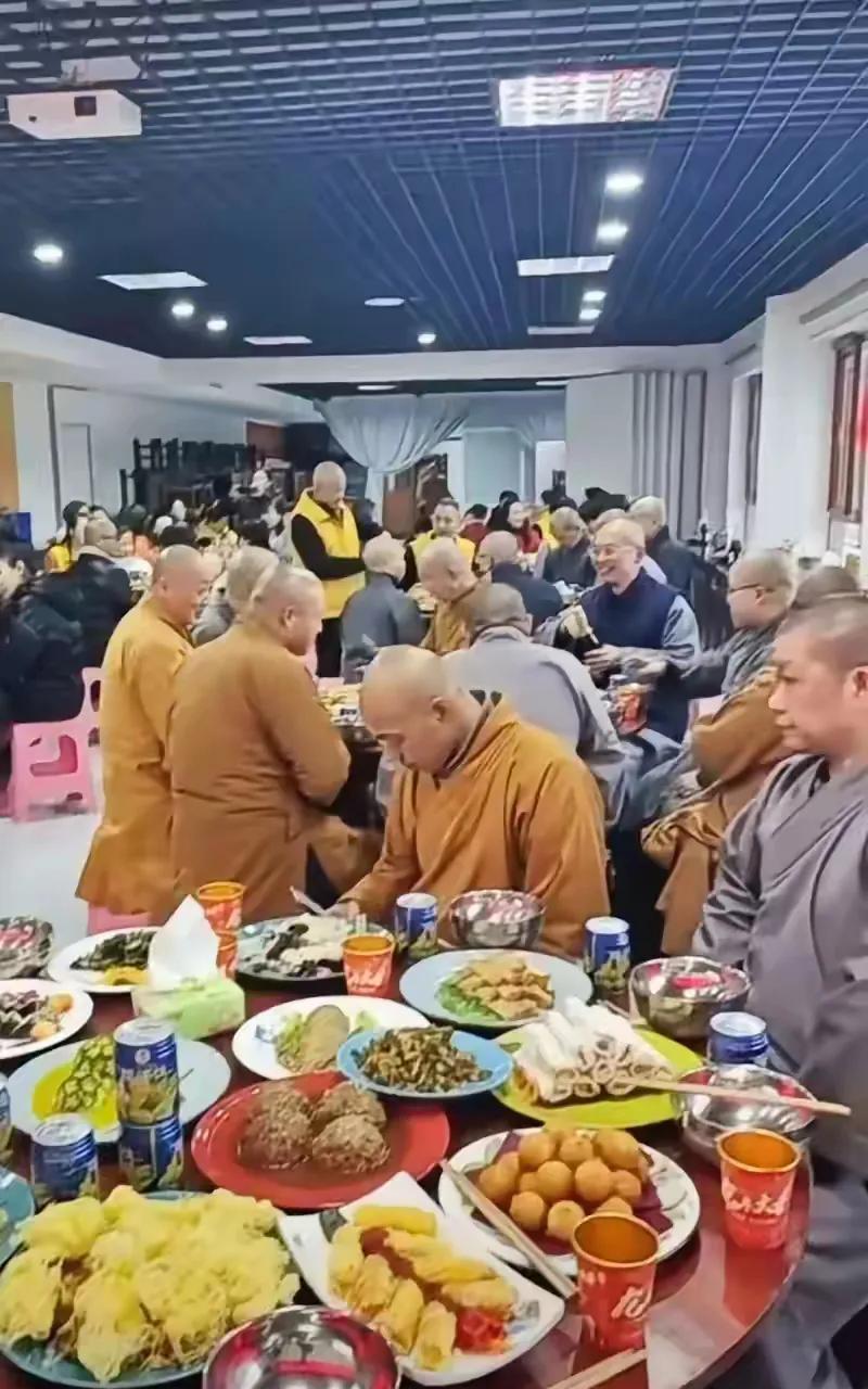 无论是寺庙里的僧人还是凡俗里的普通人，做人千万不能贪得无厌，一定要事而可止。其实