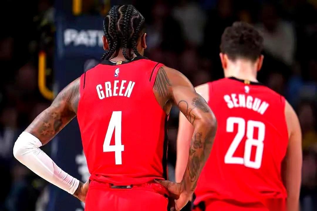 休斯顿火箭队的头顶，现在正悬着一口巨大的黑锅。隔壁太阳队的媒体站出来...