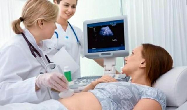 孕妇被查出怀的是女孩, 结果在家备受冷落, 宝宝出生后全家都乐了