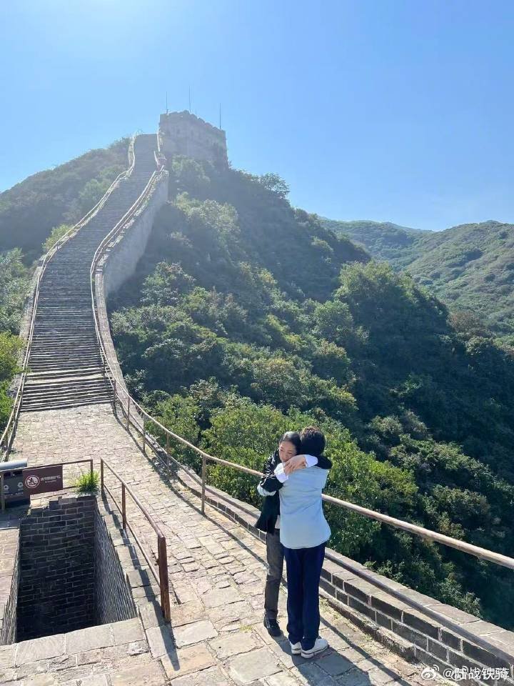 看了倪萍老师写给敬一丹老师的信，情真意切，温暖向阳。从信中，读到了倪萍对敬大姐的