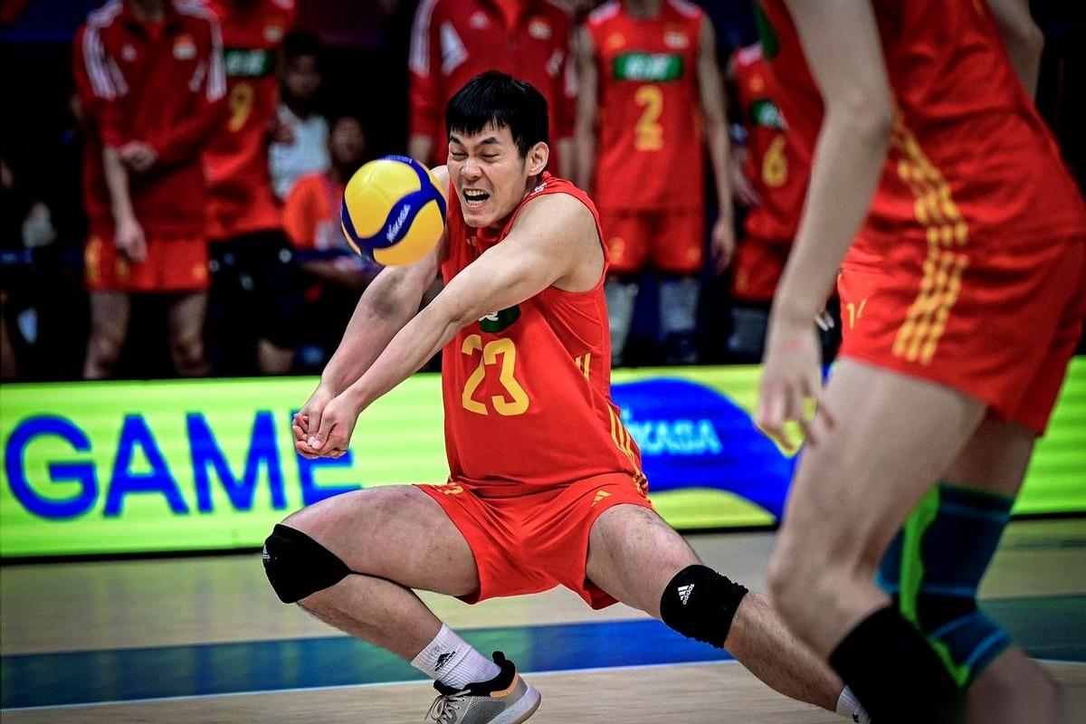 我去，排球这天要变了啊？自由人都能发球了？！还不算换人名额！你敢信吗？那个满