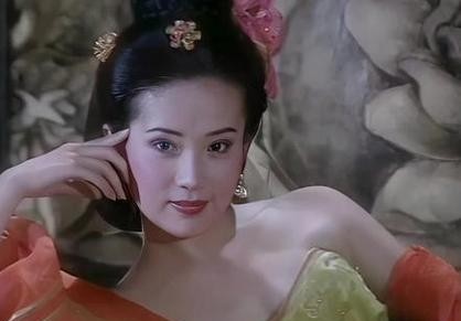 公元626年，李世民砍了李建成脑袋后，急匆匆赶到大嫂玳姬宫里，一把将玳姬按在床上
