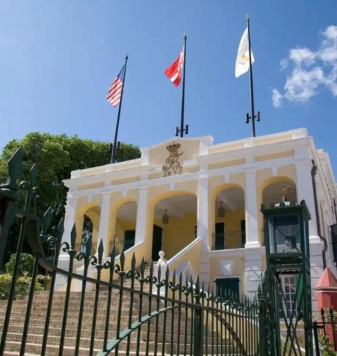 现在的丹麦比立陶宛都要狠，立陶宛为了投靠老美，只是得罪东方大国和俄罗斯，丹麦现在