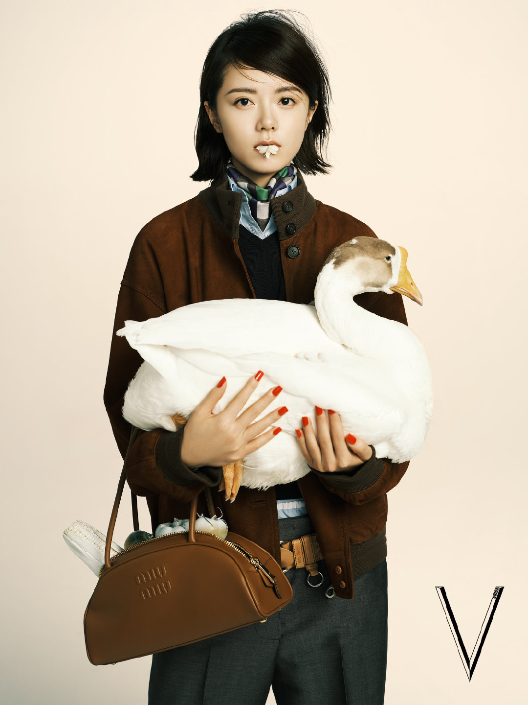 赵今麦骄阳似我后拿捏短发赵今麦短发造型解锁多面风格，慵懒氛围感与清冷破碎感切换自