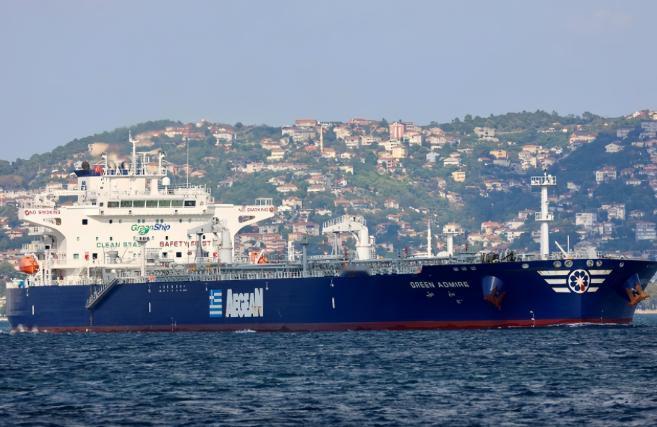 印度一撤，局面就完全变了。原本俄罗斯的乌拉尔原油，有相当大一部分是卖给印度