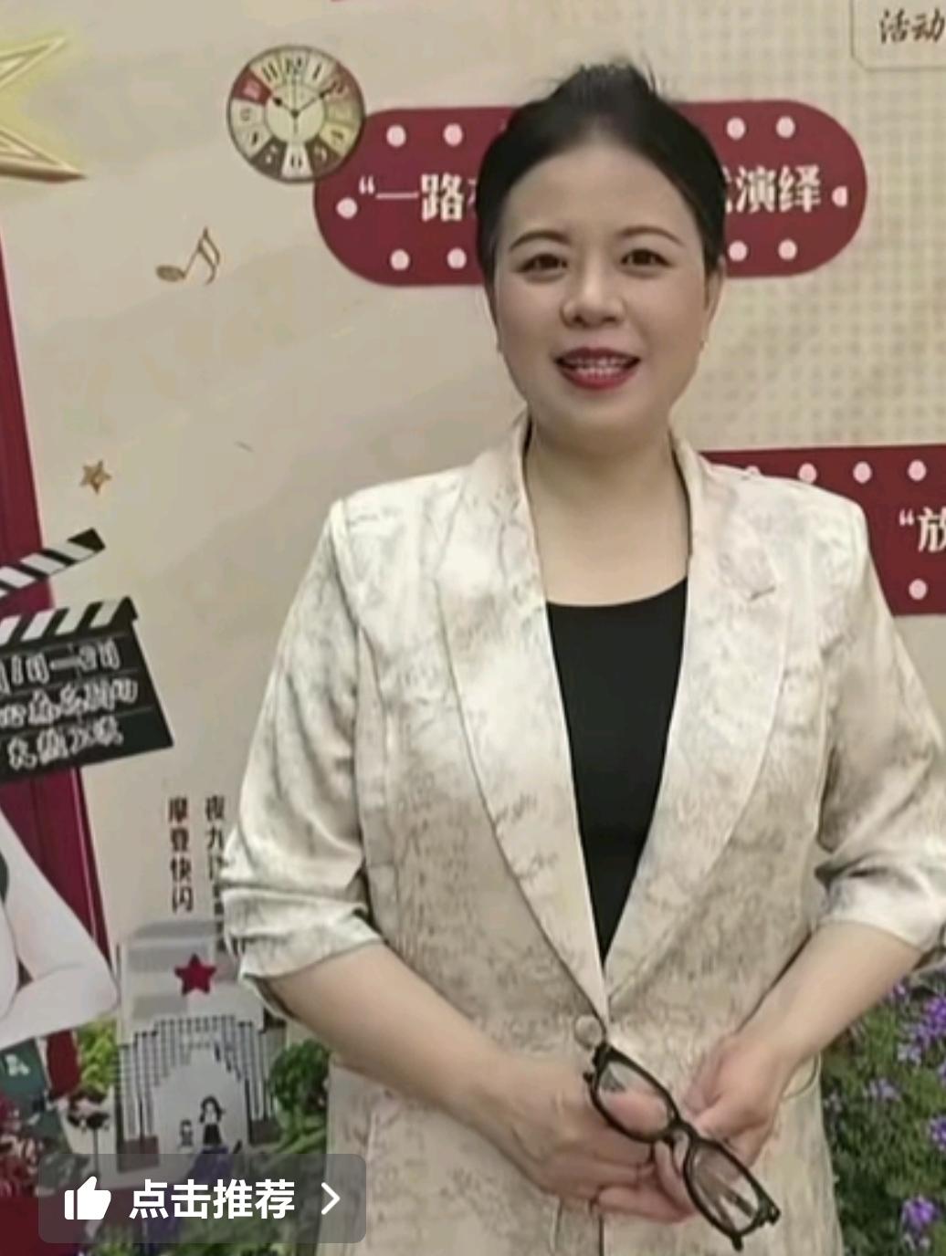 姐姐们家人们，早晨好，现在是早晨3点，姗姗又睡醒了，翻开手机看到网红炫耀，老网红
