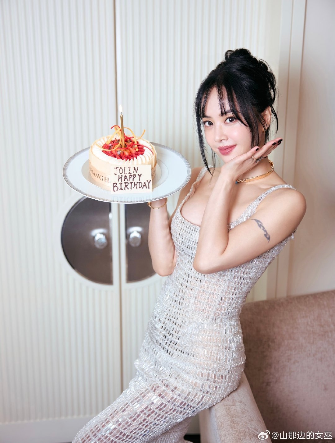 【蔡依林最近的照片浊气挺重的】🔅她不适合走欧美风，有点像是黑化后的lisa，而且皮相略干巴，浊气和