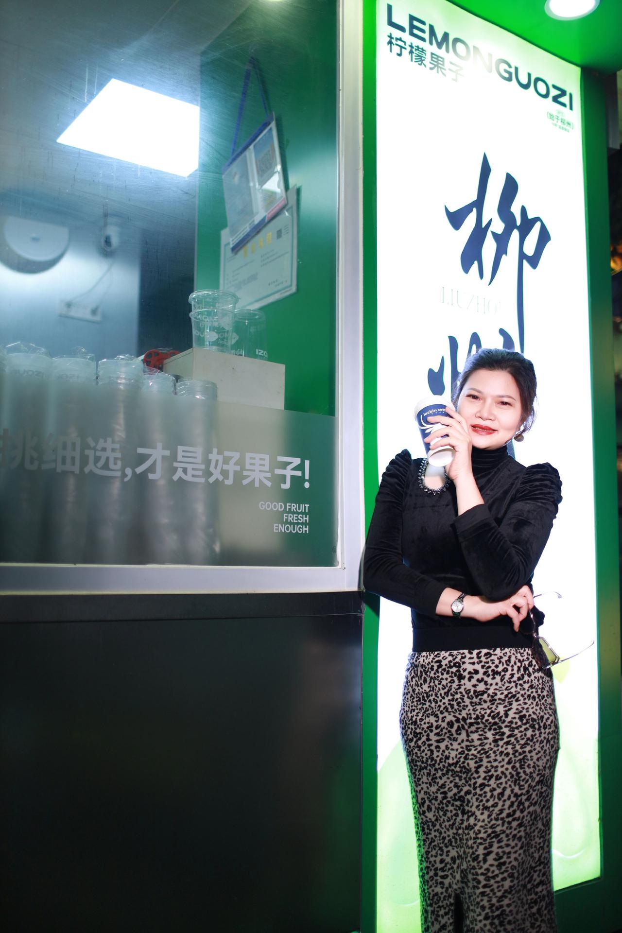 夜晚的古镇，随拍几张铁友姐妹们拍照技巧人像摄影人像写真