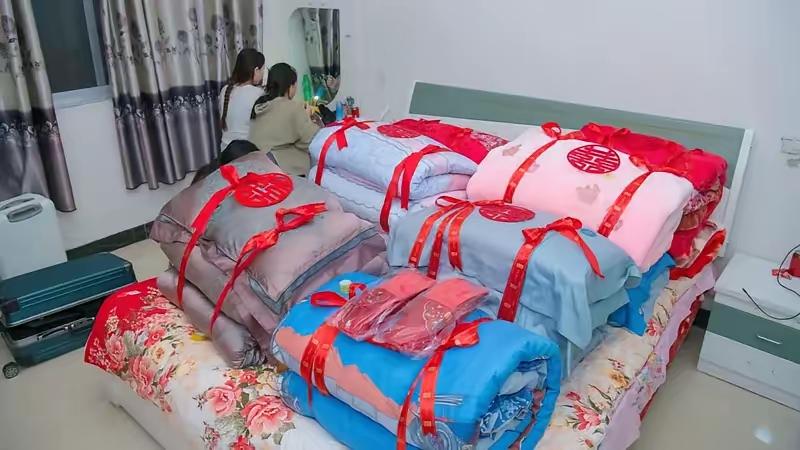 28万彩礼被娘家全扣下，10年不回娘家，还清债务后接到妈的电话当年嫁人的时