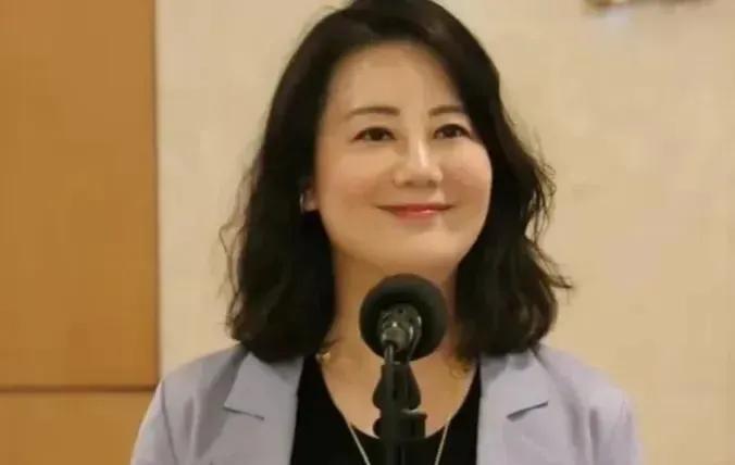 蛇蝎美人啊！民进党团干事长吴思瑶近期突然公开提醒国民党警惕民众党主席黄国昌的野心