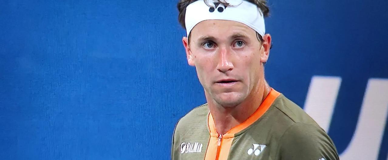 美国网球公开赛男单比赛，鲁德对阵奥夫纳。鲁德6:1、6:2拿下前两