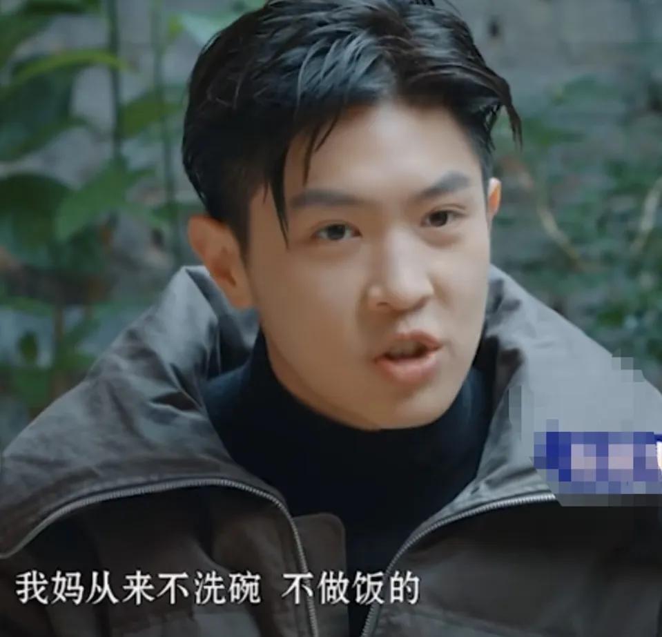 马伯骞:“我妈从来不洗碗不做饭的,我们家里都是男孩子干这些事情,我不会做饭,但
