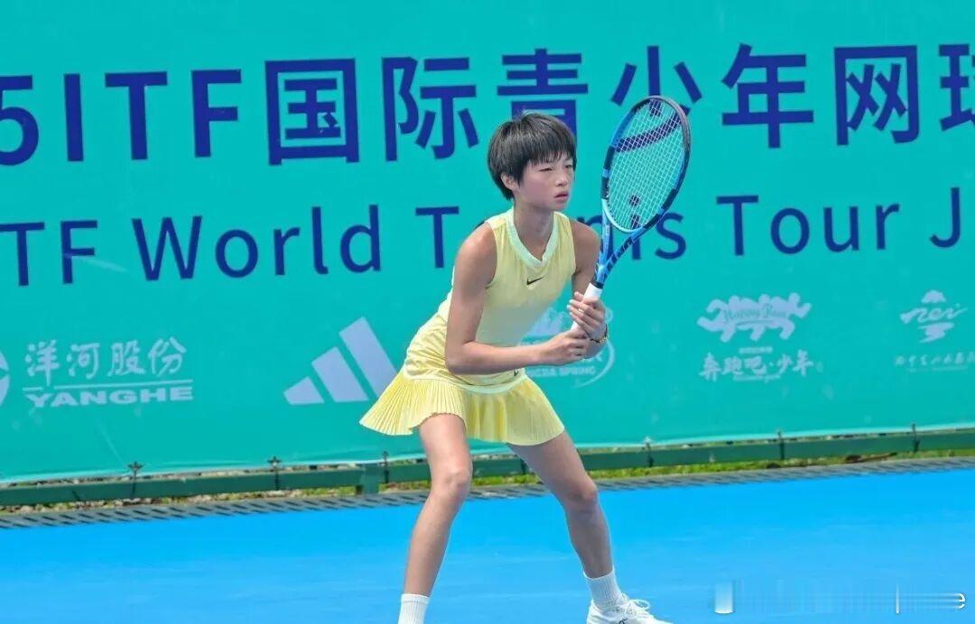🇨🇳六安W15资格赛第二轮🇨🇳周瑾钰6-4/6-1🇨🇳王予旗这位20