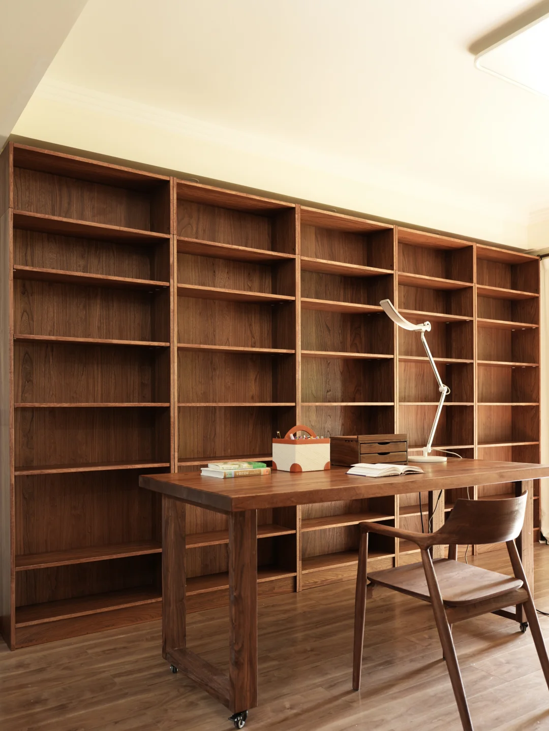 我的灵魂避难所，在家打造一整面书墙