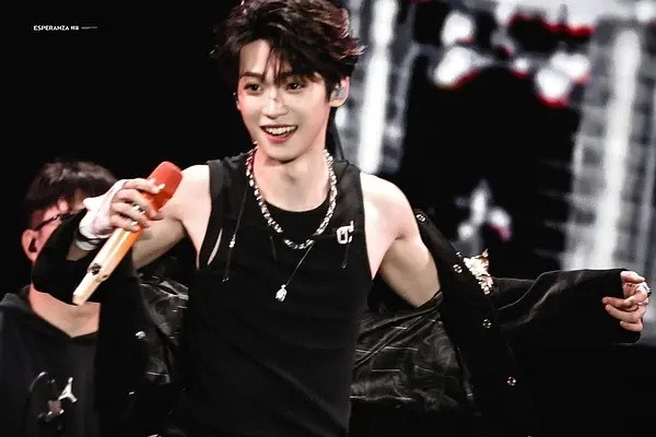 梓渝音乐节开场6分钟站姐出图，直播间观看人数超30万以上​​​