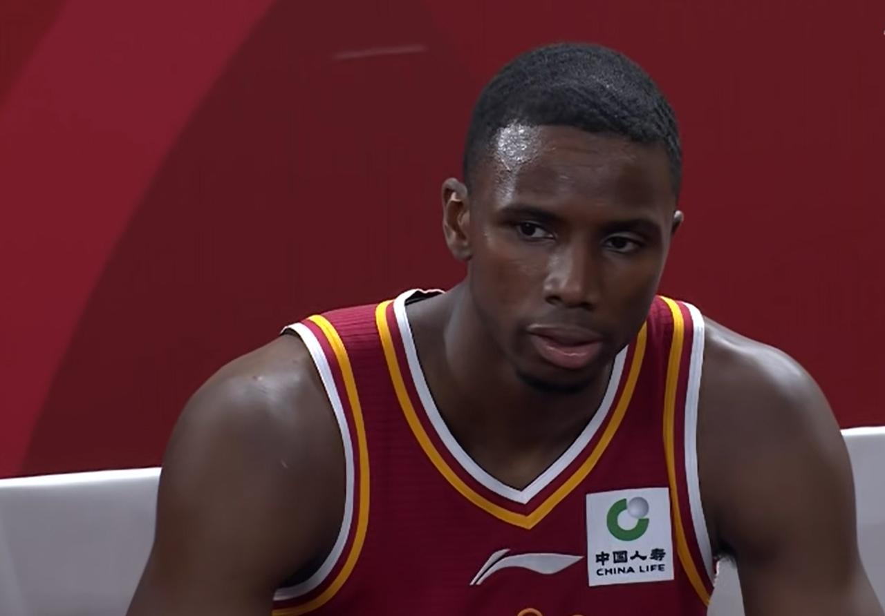 CBA公司给迪亚洛送上新的罚单！昨晚，CBA常规赛第20轮，迎来了一场焦点比赛