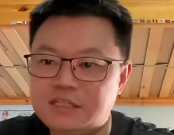 孙颖莎那张黄牌，赛后吵得挺凶。有人说是给马琳的，但我觉得不太像。真是教练问题