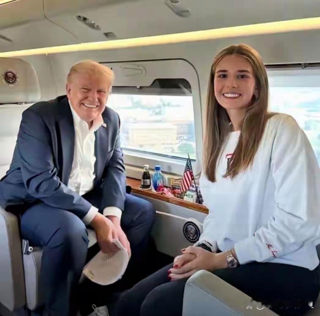 特朗普的孙女长得好像伊万卡。