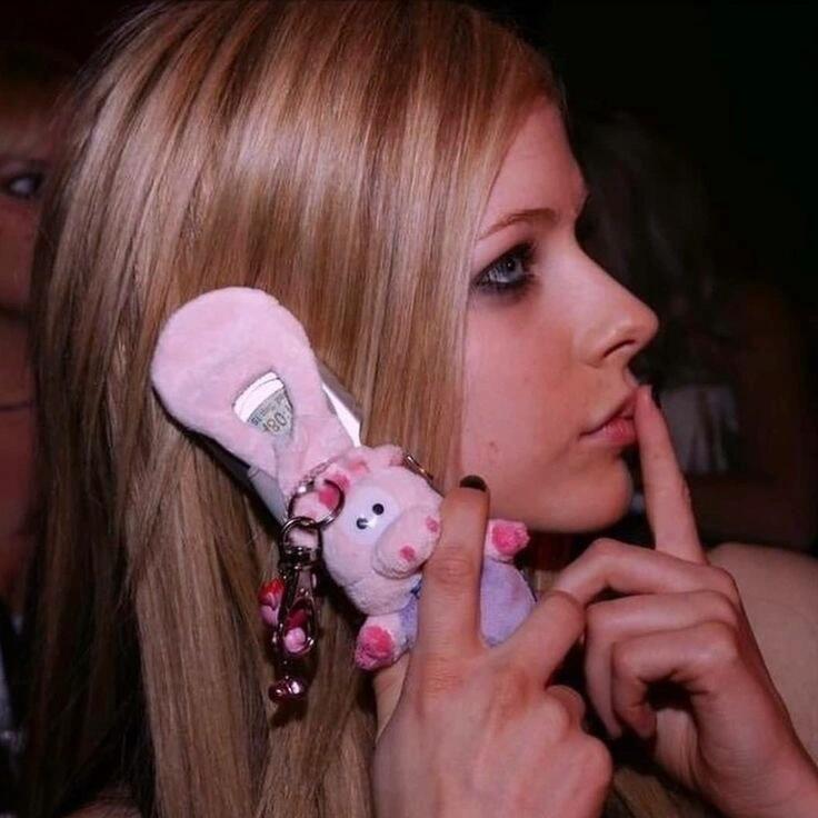 比建模更完美的是【AvrilLavigne】