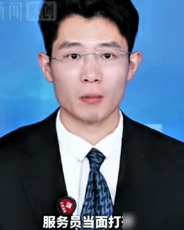上海，一顾客去饭店吃饭，他点了2罐椰汁，不料，服务员竟当着客人的面，直接把超市售