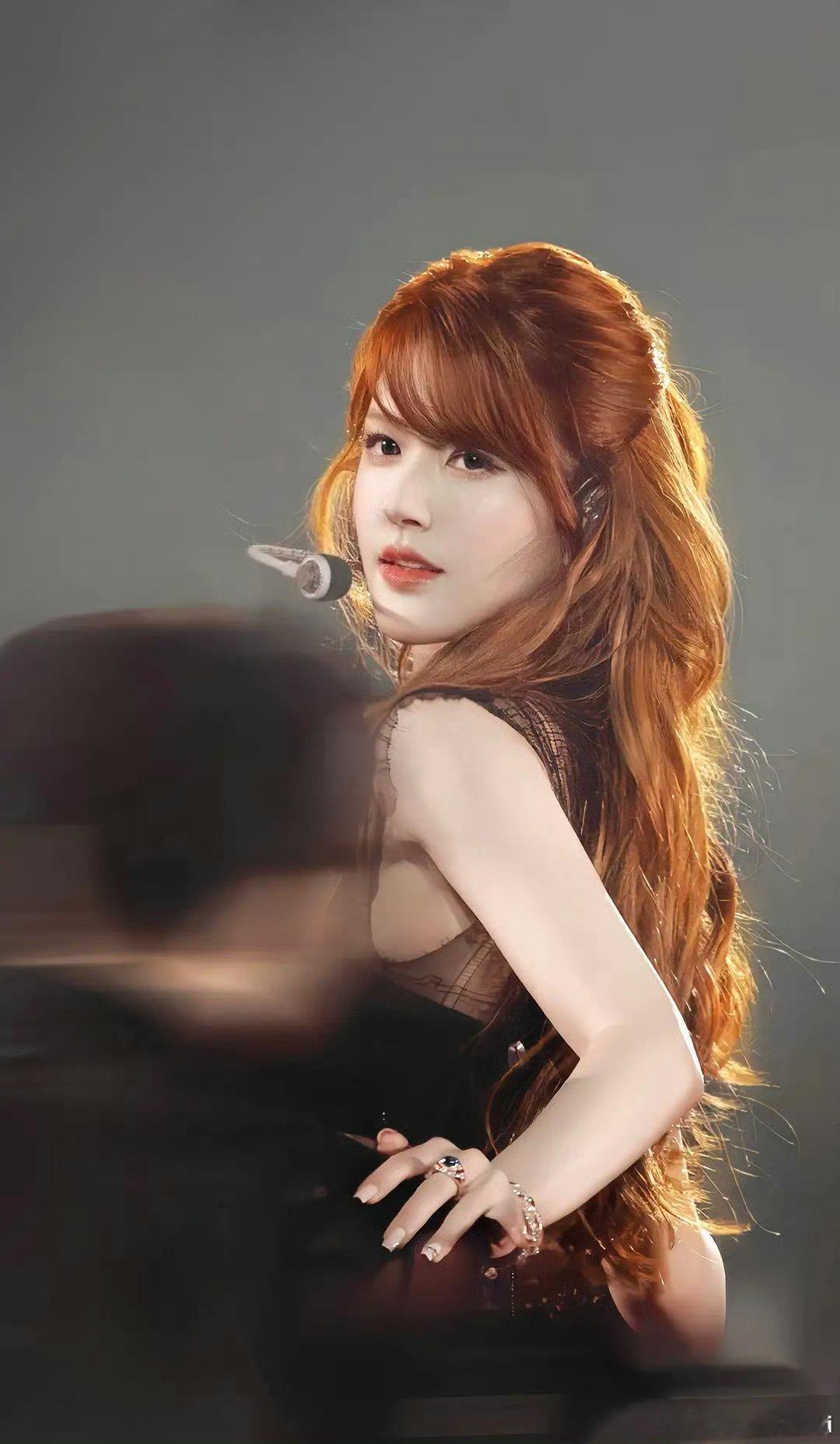 赵露思金发真的好有感觉国际巨星打歌舞台谁懂