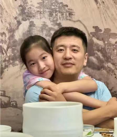 张雪峰去世，最痛苦的三个女人！第一，是他的老母亲。张雪峰是独生子，出生在黑龙