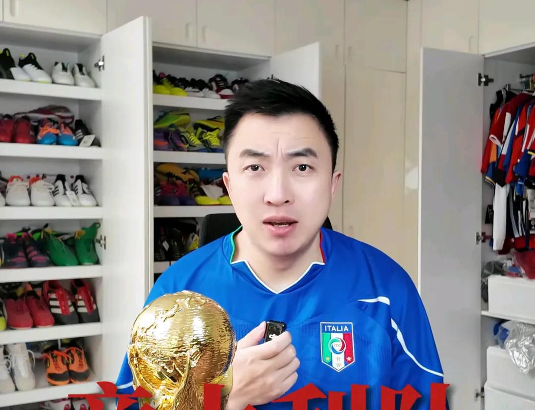 媒体人袁甲认为，意大利队无缘世界杯是因为联赛假球多。在意大利队连续三届比赛无缘