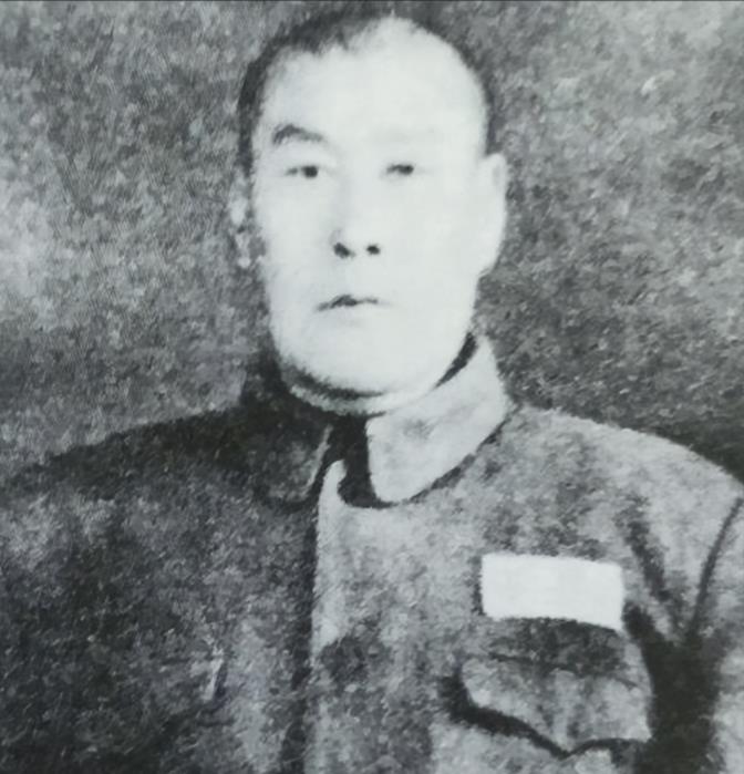 1942年，游击队长妻子，给北平女学生洗脚时，发现其大脚趾和二脚趾的间隙明显。队