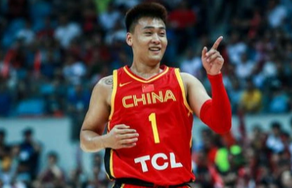 除了周琦，靠国内任何球员打天下是不行的。赵睿态度绝对没问题，但实力也绝没有很多