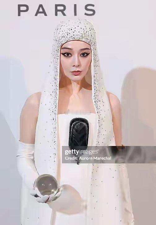 这造型一套比一套雷人，就差把野心写在脑门上了！