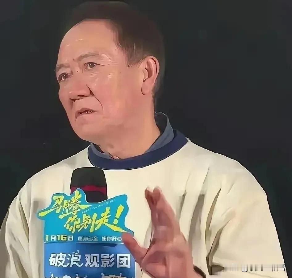 李幼斌说：我的父母现在都还在世，父亲98岁，母亲95岁，他们现在都住在养老院，每